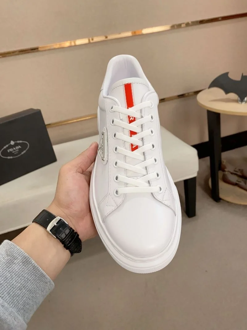 Stylish Prada Low Shoes 35567