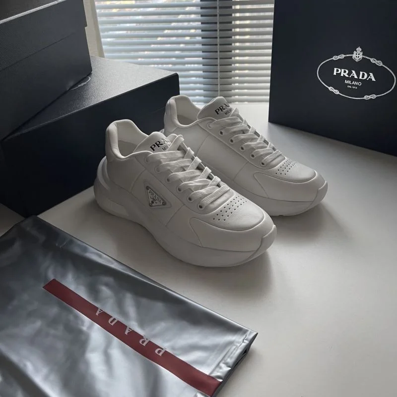 Prada Low Shoes Attractive 35563
