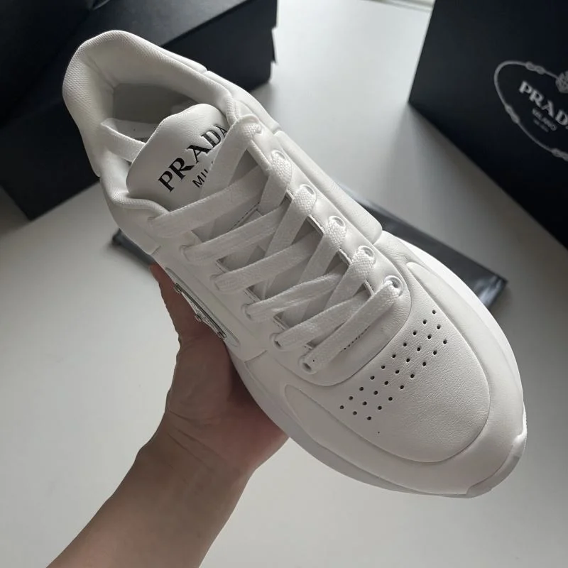 Prada Low Shoes Attractive 35563