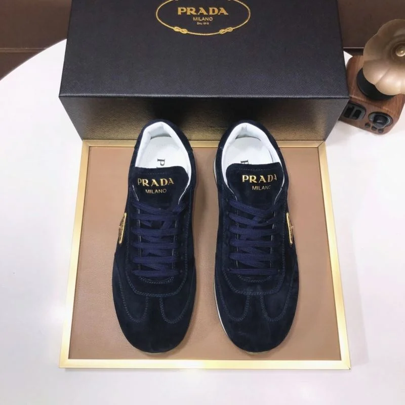 Elegant Prada Low Shoes 35541