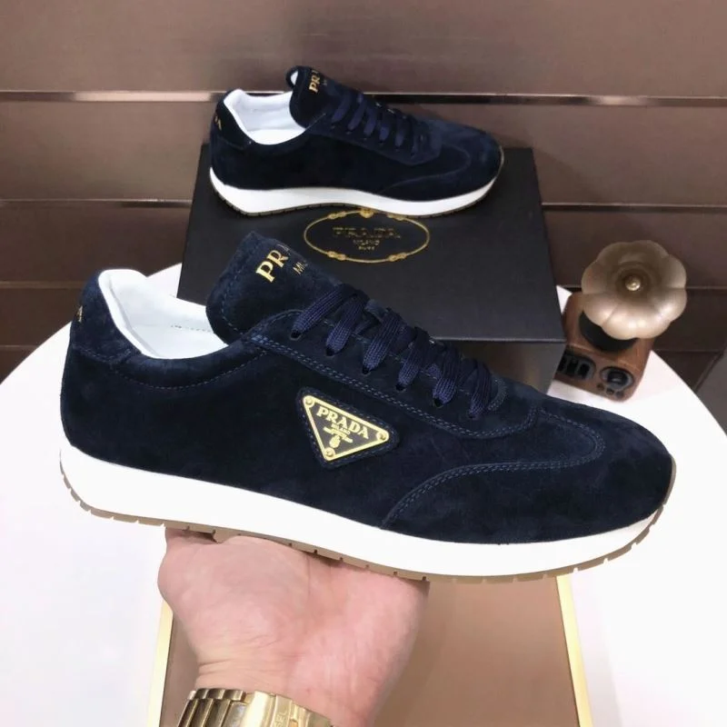 Elegant Prada Low Shoes 35541