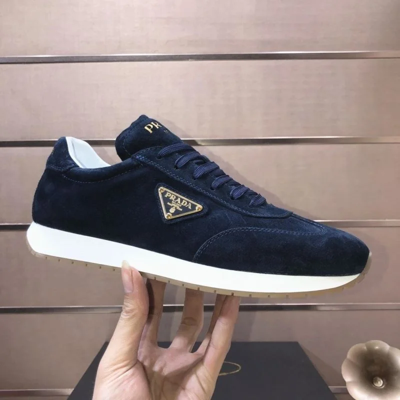 Elegant Prada Low Shoes 35541
