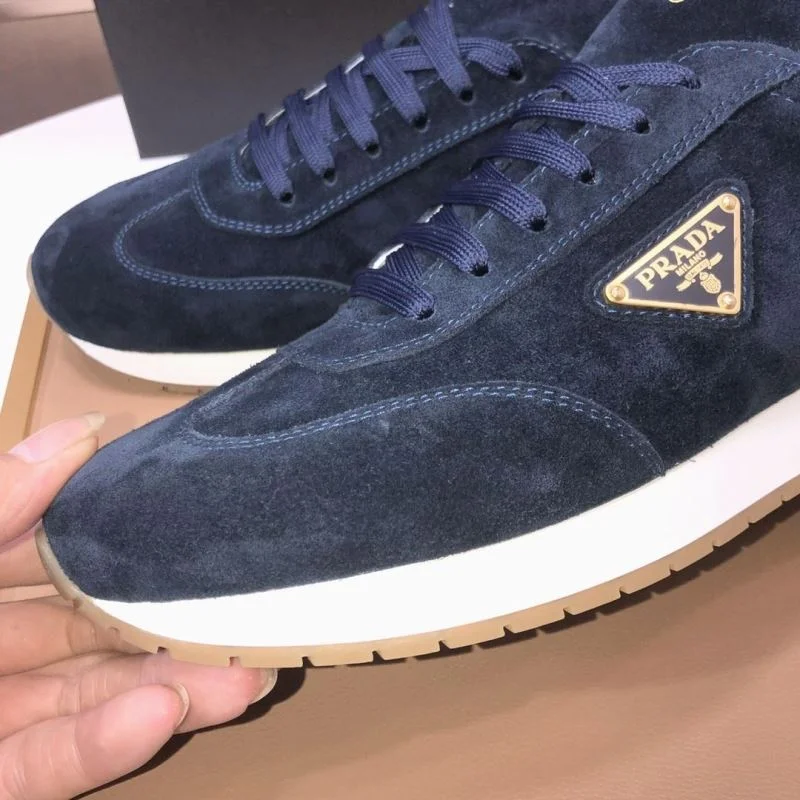 Elegant Prada Low Shoes 35541