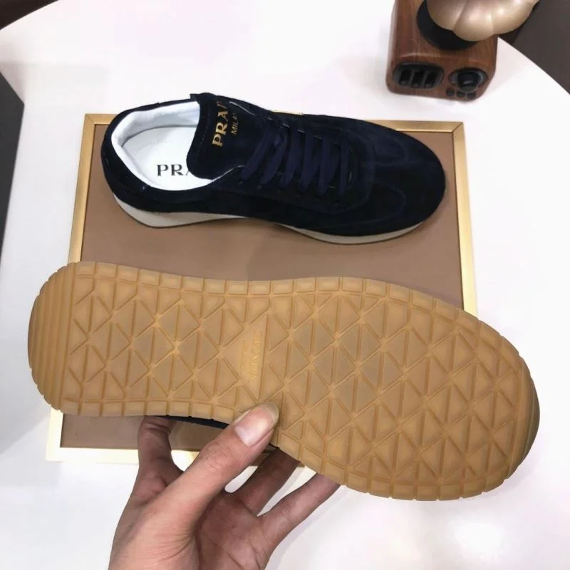Elegant Prada Low Shoes 35541