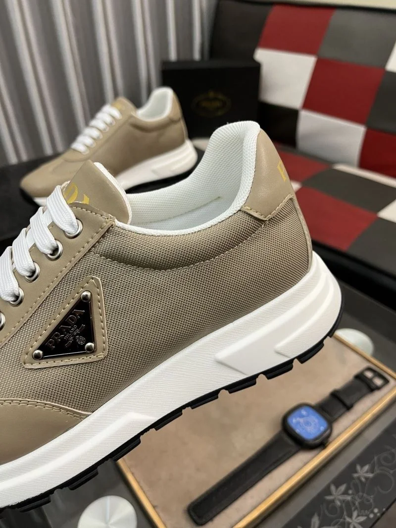 Prada Low Shoes Versatile 35521