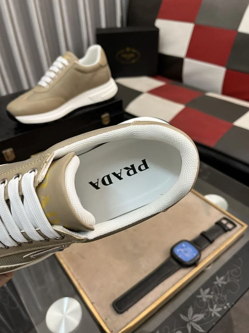 Prada Low Shoes Versatile 35521