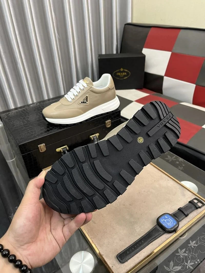 Prada Low Shoes Versatile 35521