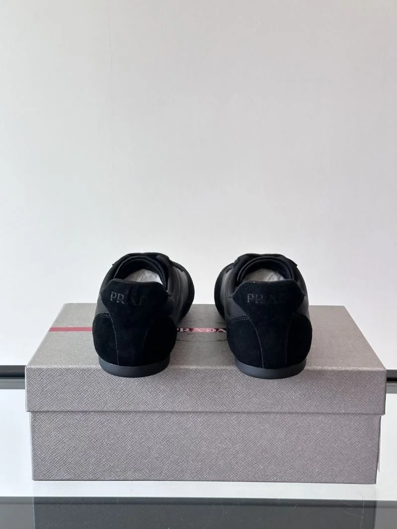 Vibrant Prada Low Shoes 35531