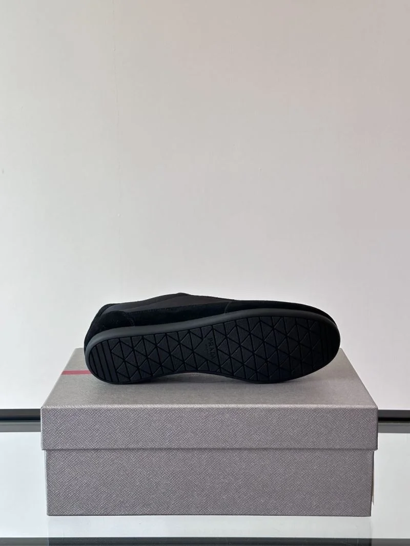 Vibrant Prada Low Shoes 35531