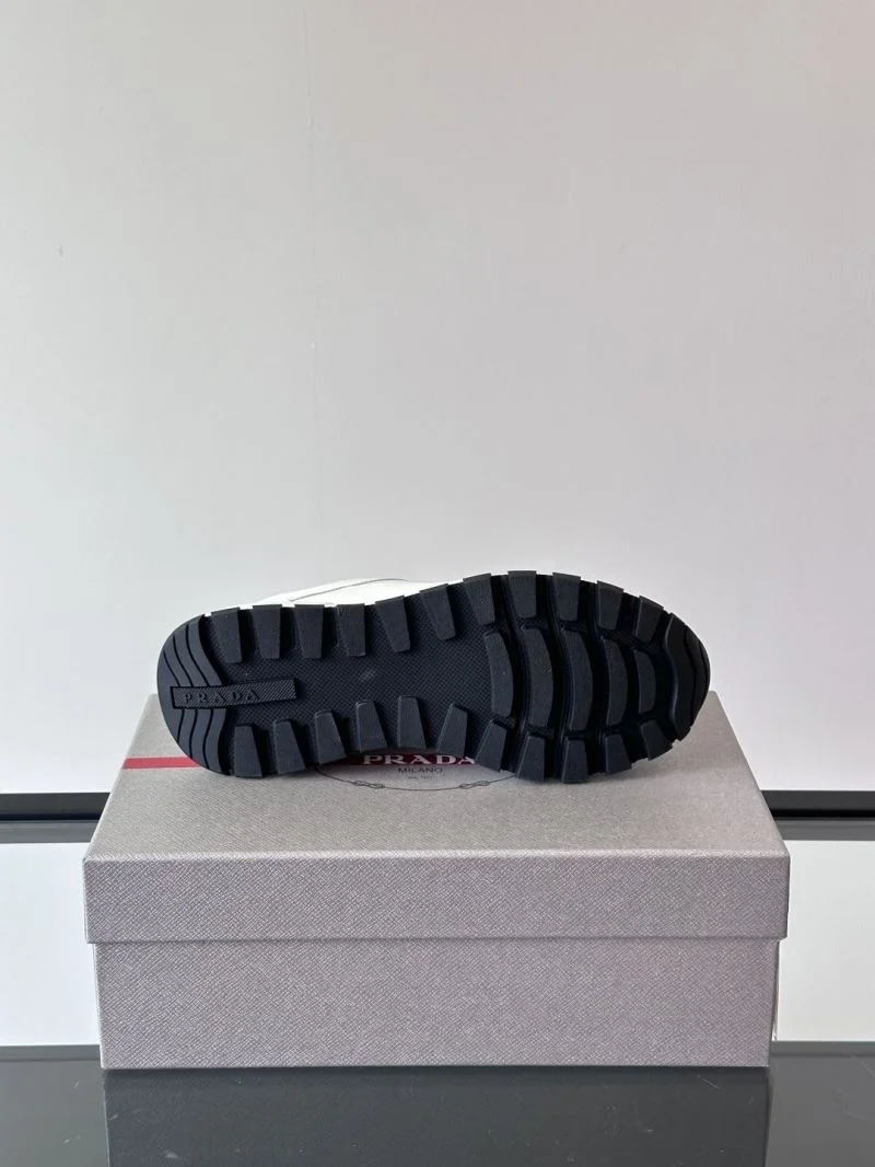 Prada Low Shoes Youthful 35526