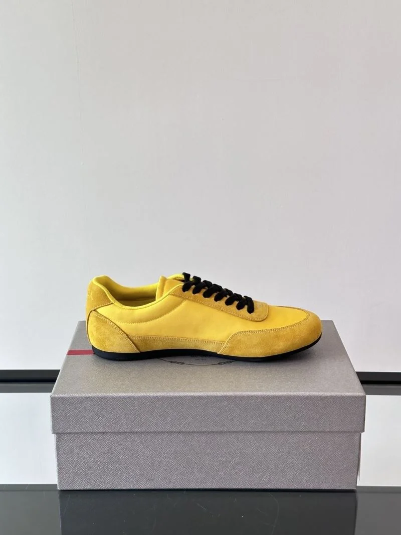Prada Low Shoes Durable 35532