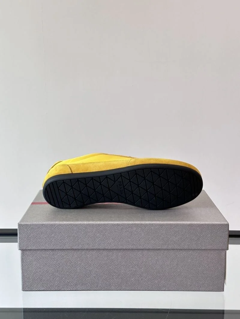 Prada Low Shoes Durable 35532