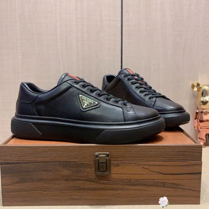 Prada Low Shoes Stylish 35506