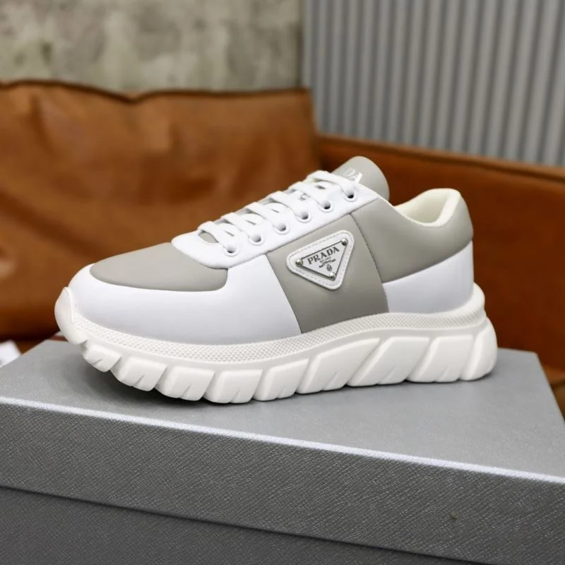 Timeless Prada Low Shoes 35484
