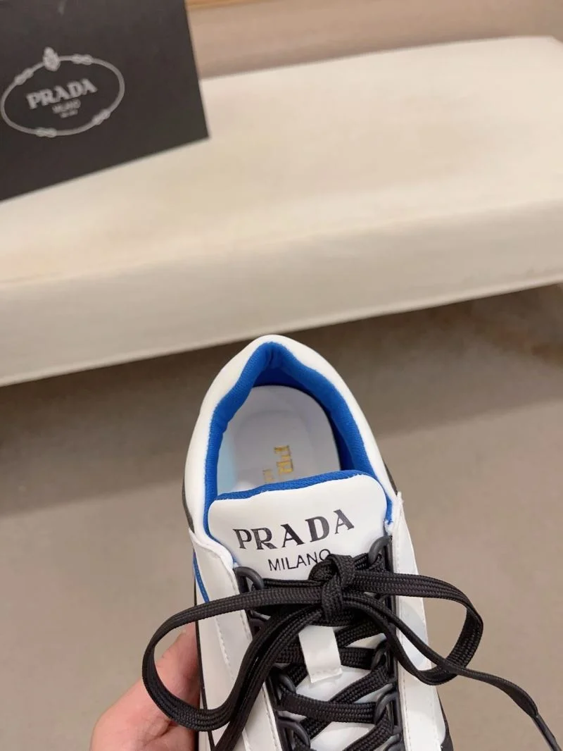 Minimalist Prada Low Shoes 35461