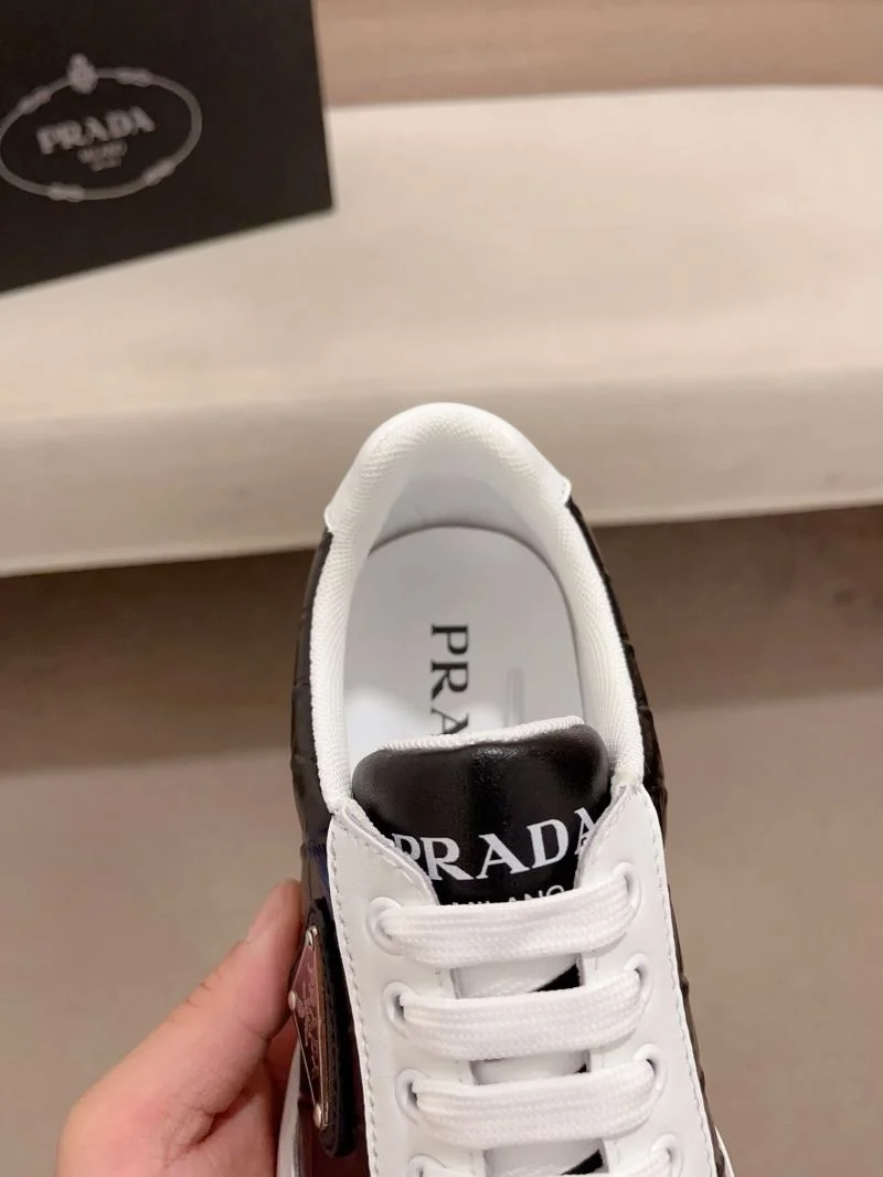 Prada Low Shoes Modern 35460