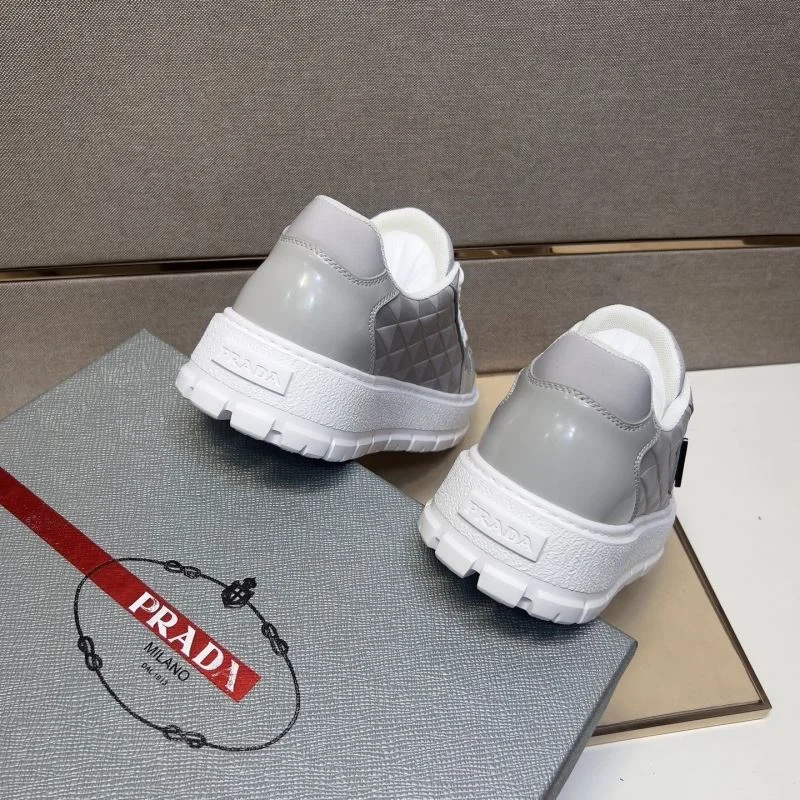 Timeless Prada Low Shoes 35439