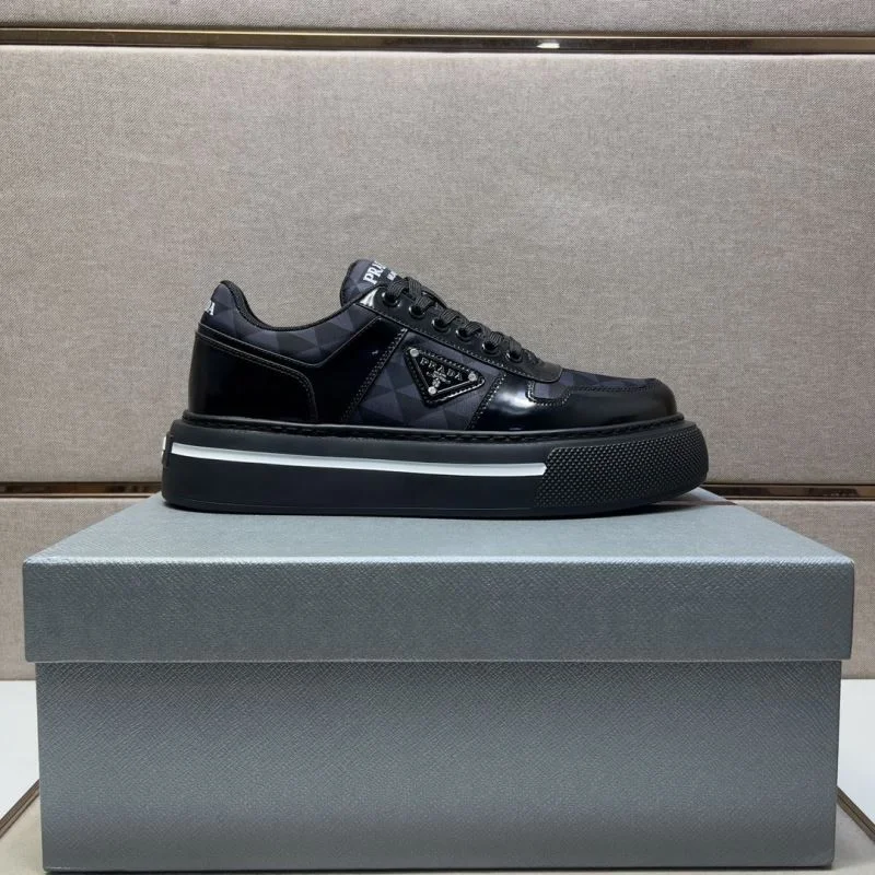 Prada Low Shoes Versatile 35451