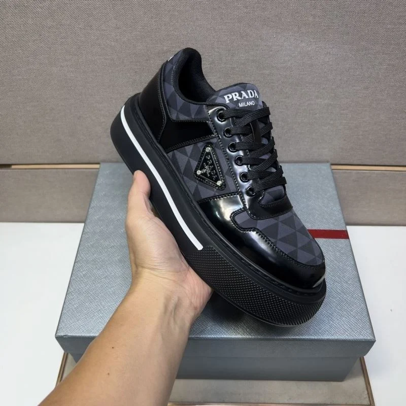 Prada Low Shoes Versatile 35451