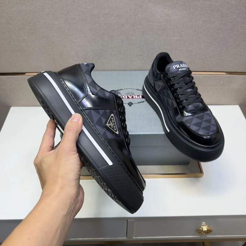Prada Low Shoes Versatile 35451