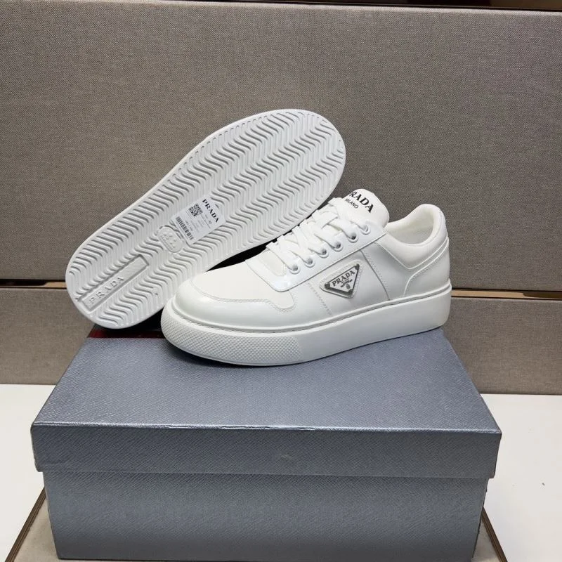 Comfortable Prada Low Shoes 35443