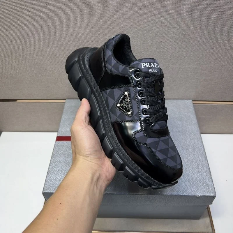 Casual Prada Low Shoes 35449