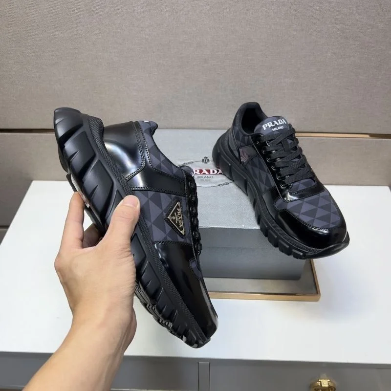 Casual Prada Low Shoes 35449