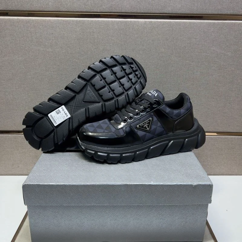 Casual Prada Low Shoes 35449