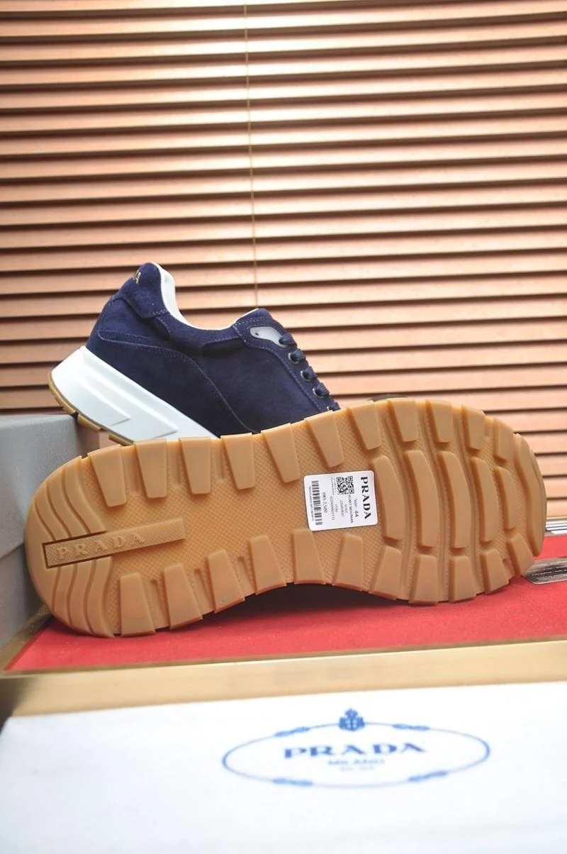 Durable Prada Low Shoes 35384