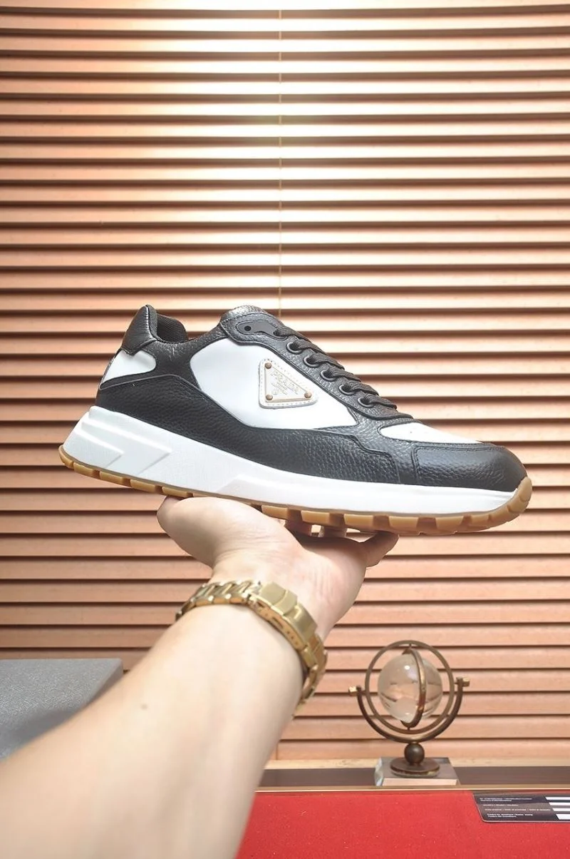 Prada Low Shoes Durable 35381