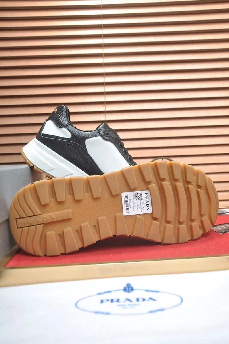 Prada Low Shoes Durable 35381