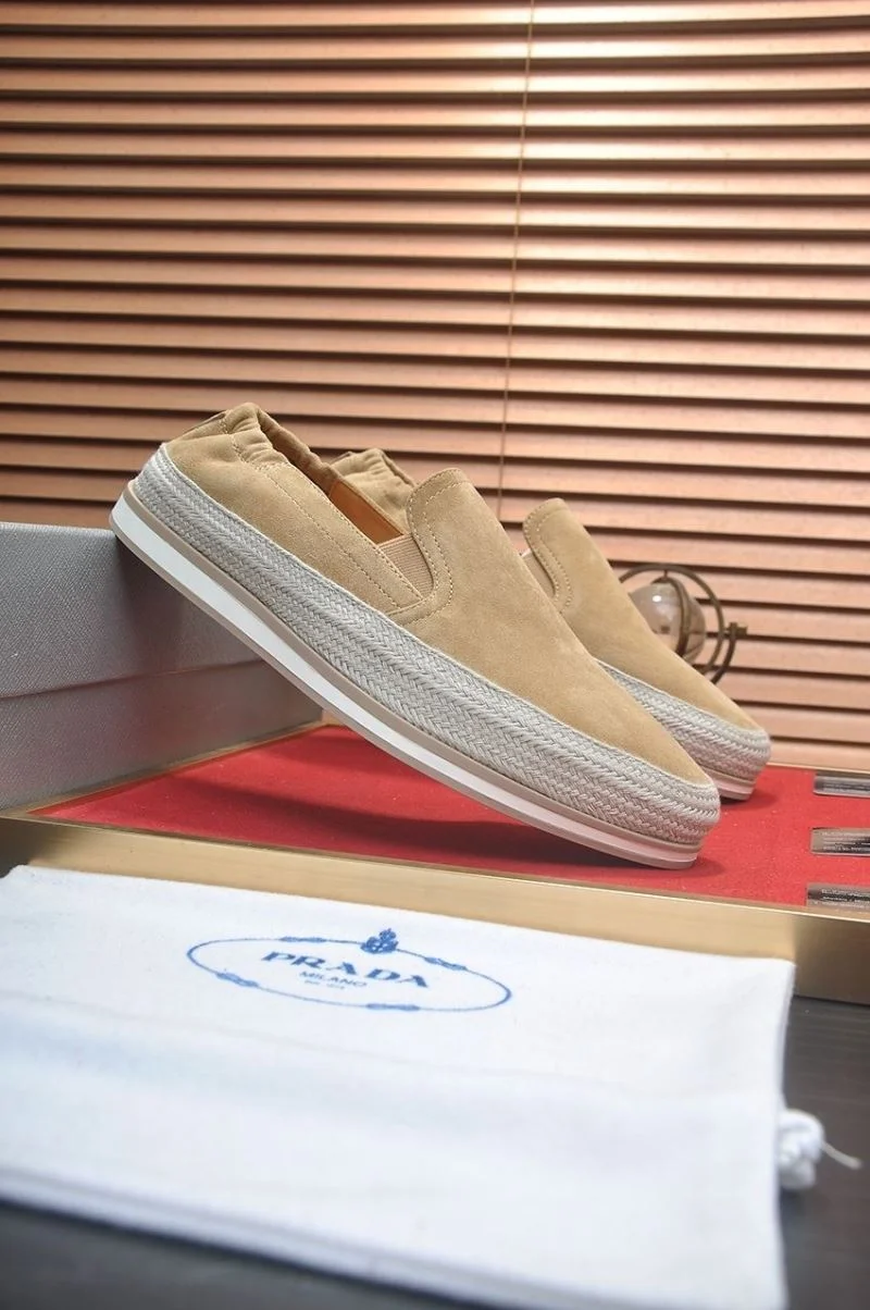 Flexible Prada Low Shoes 35359