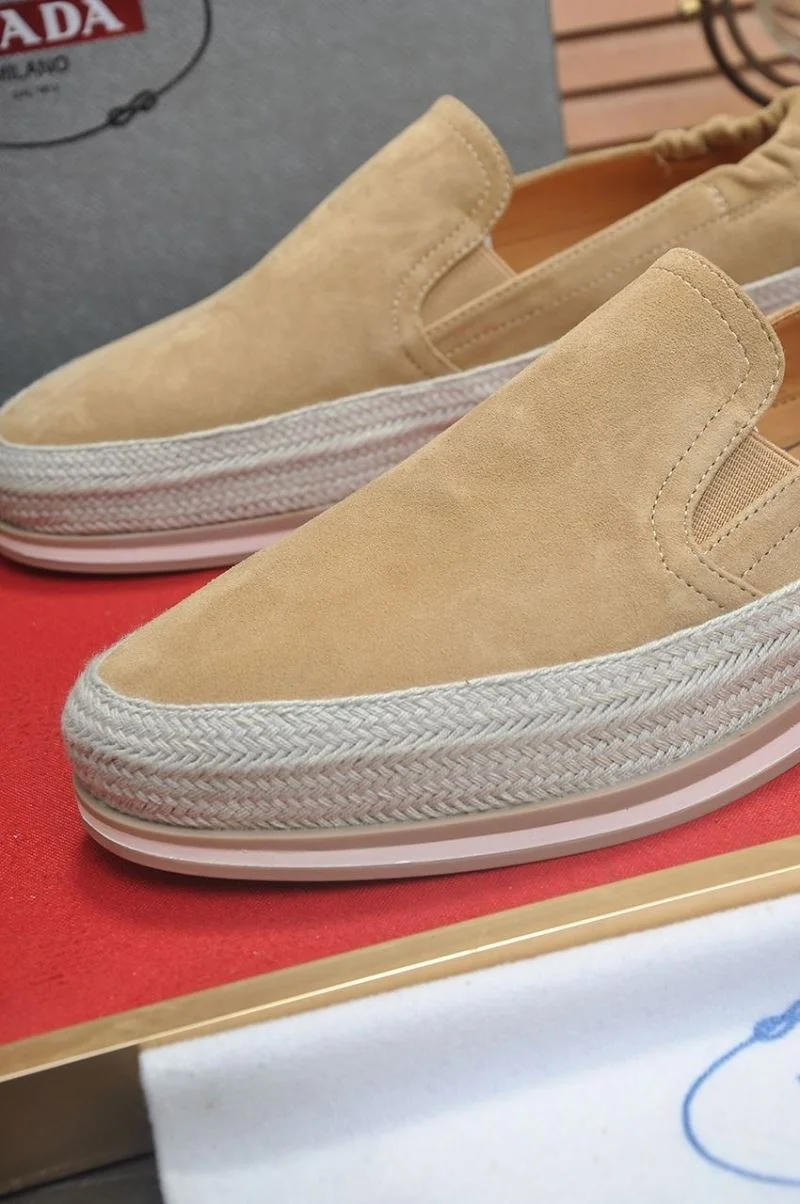 Flexible Prada Low Shoes 35359