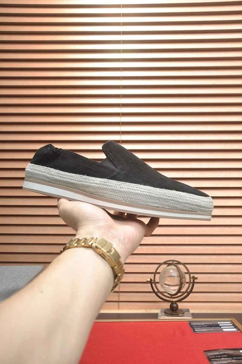 Lightweight Prada Low Shoes 35371