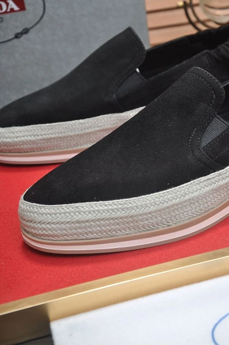 Lightweight Prada Low Shoes 35371