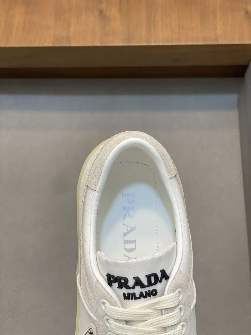 Flexible Prada Low Shoes 35365