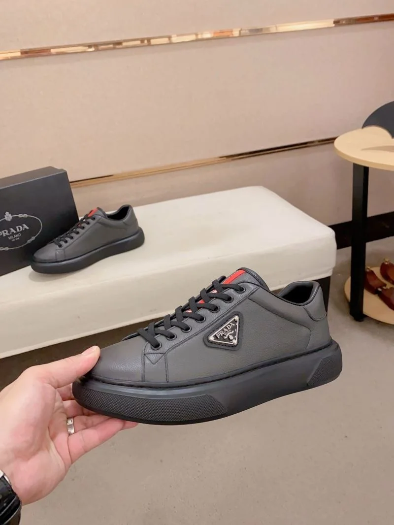 EyeCatching Prada Low Shoes 35363