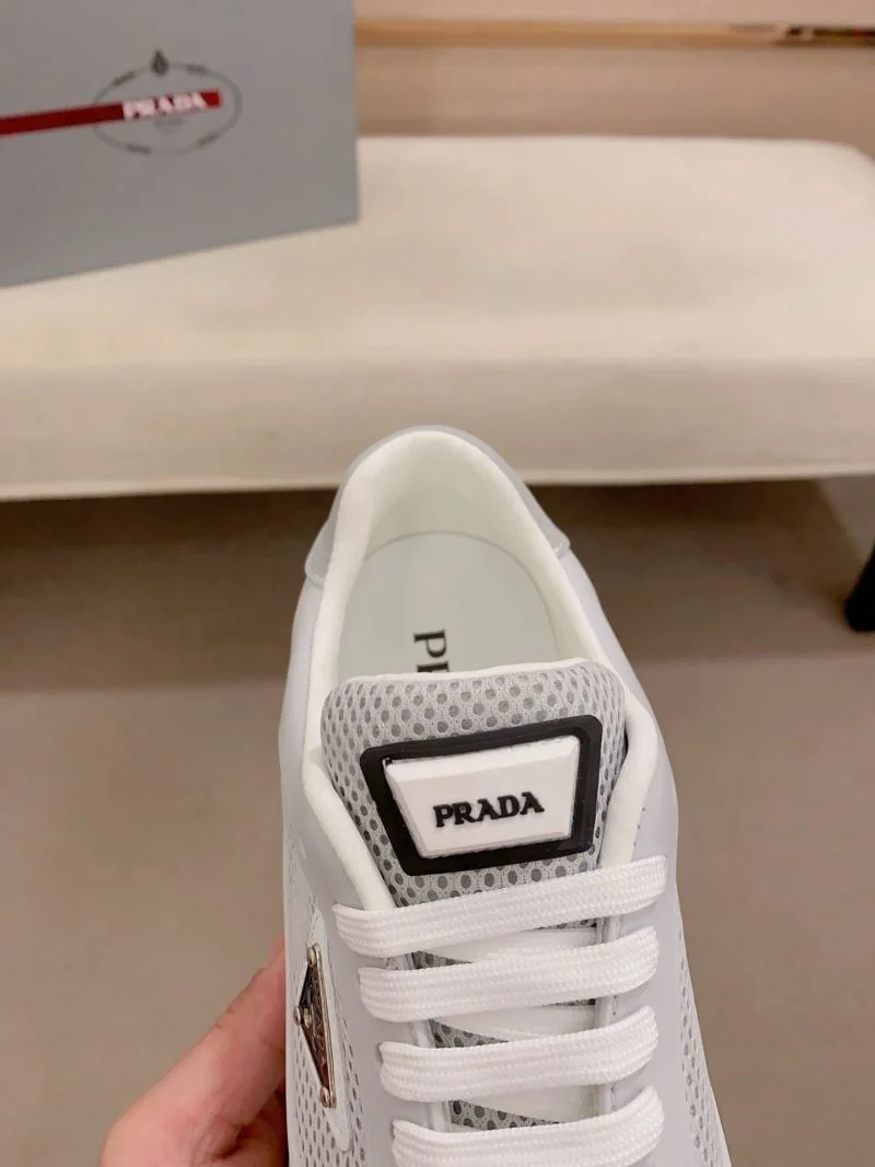 Prada Low Shoes Trendsetting 35339
