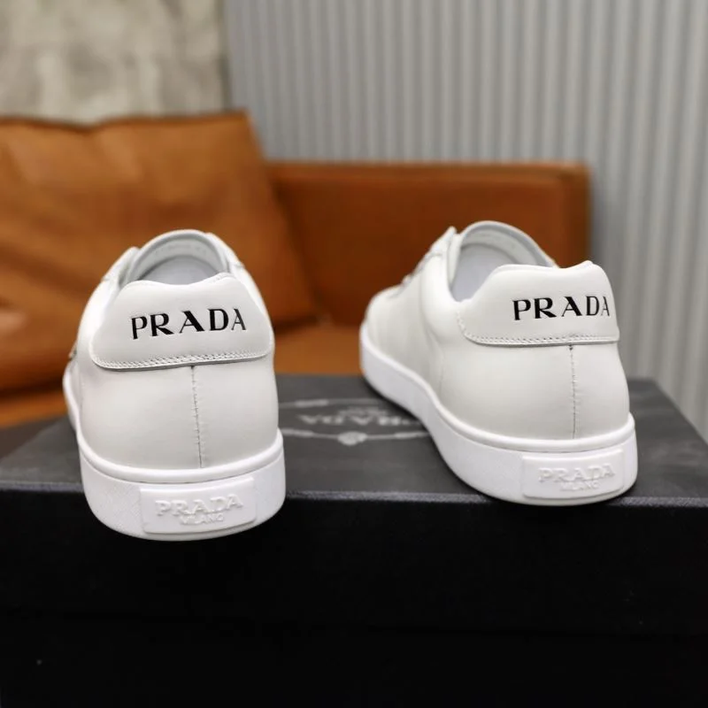 Prada Low Shoes Effortless 35321