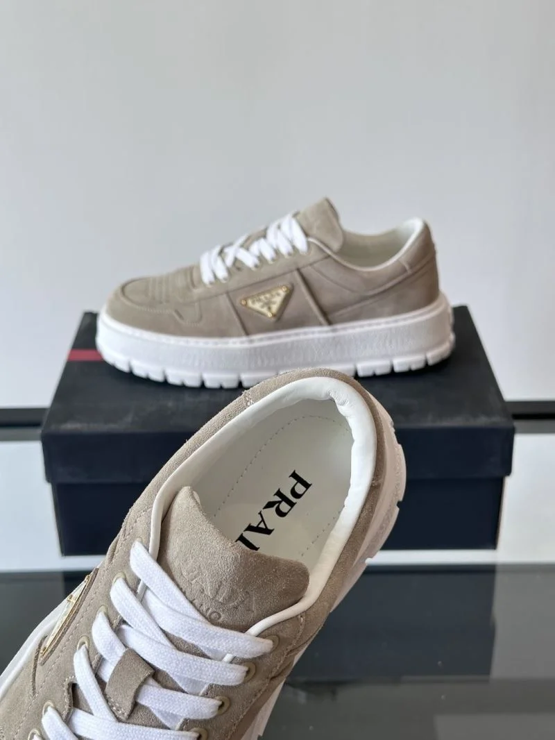Prada Low Shoes Youthful 35316