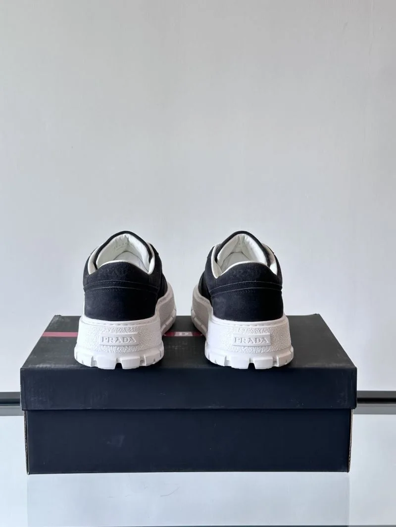 Prada Low Shoes WaterResistant 35308