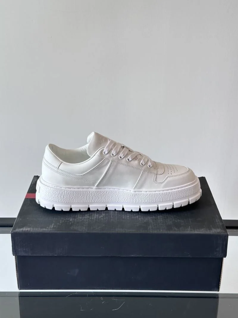 Lightweight Prada Low Shoes 35302