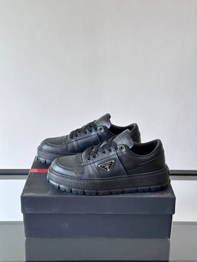 Sophisticated Prada Low Shoes 35298