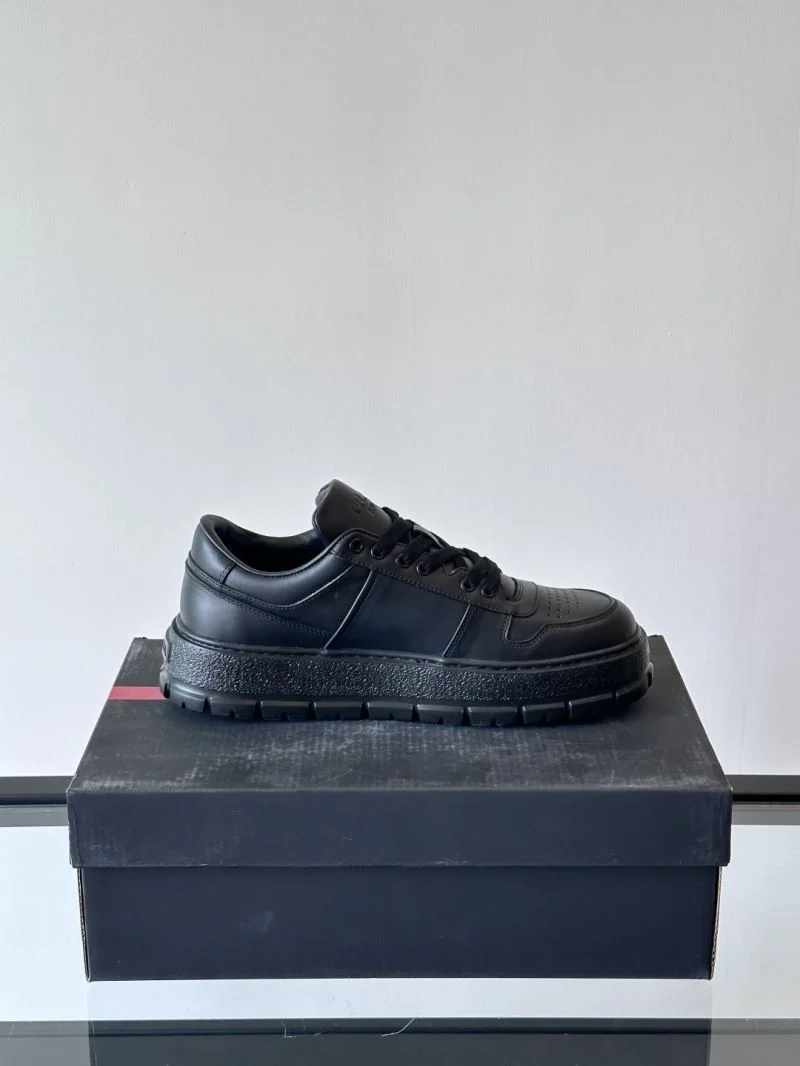 Sophisticated Prada Low Shoes 35298