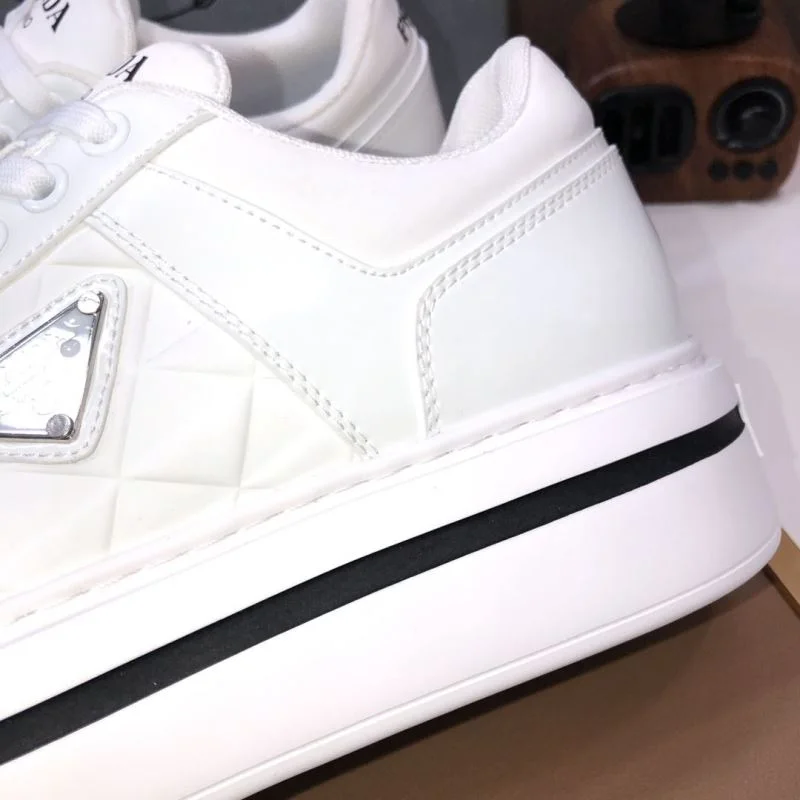 Prada Low Shoes WaterResistant 35247