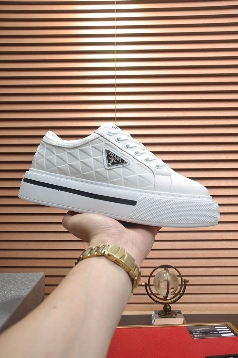 Refined Prada Low Shoes 35233