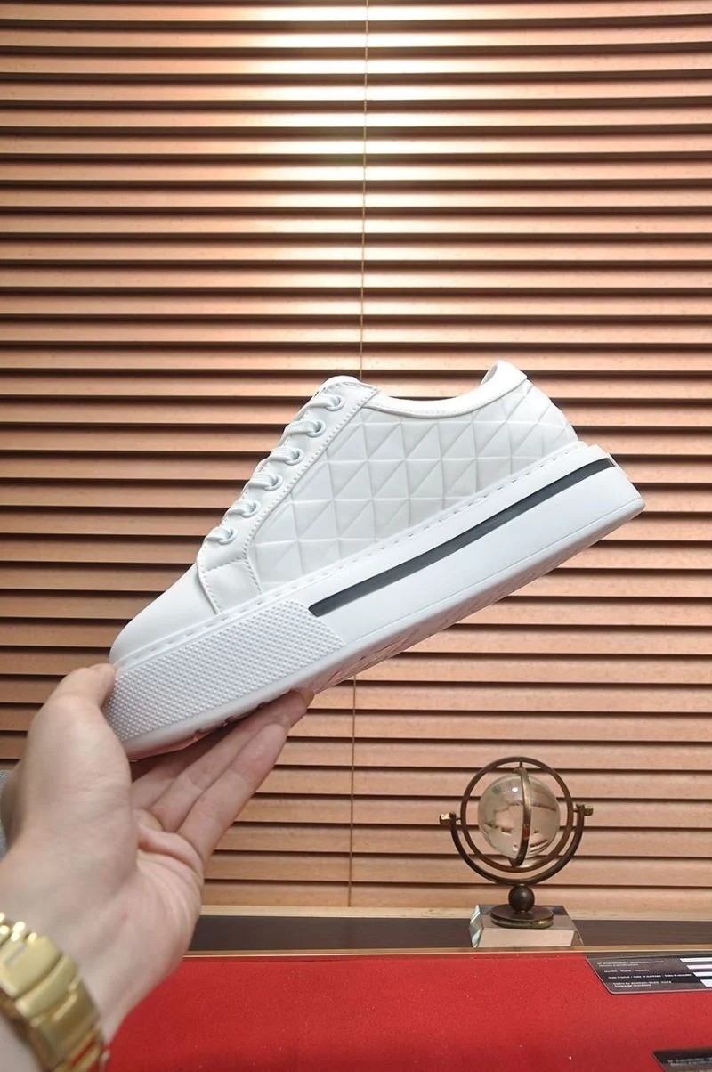 Refined Prada Low Shoes 35233