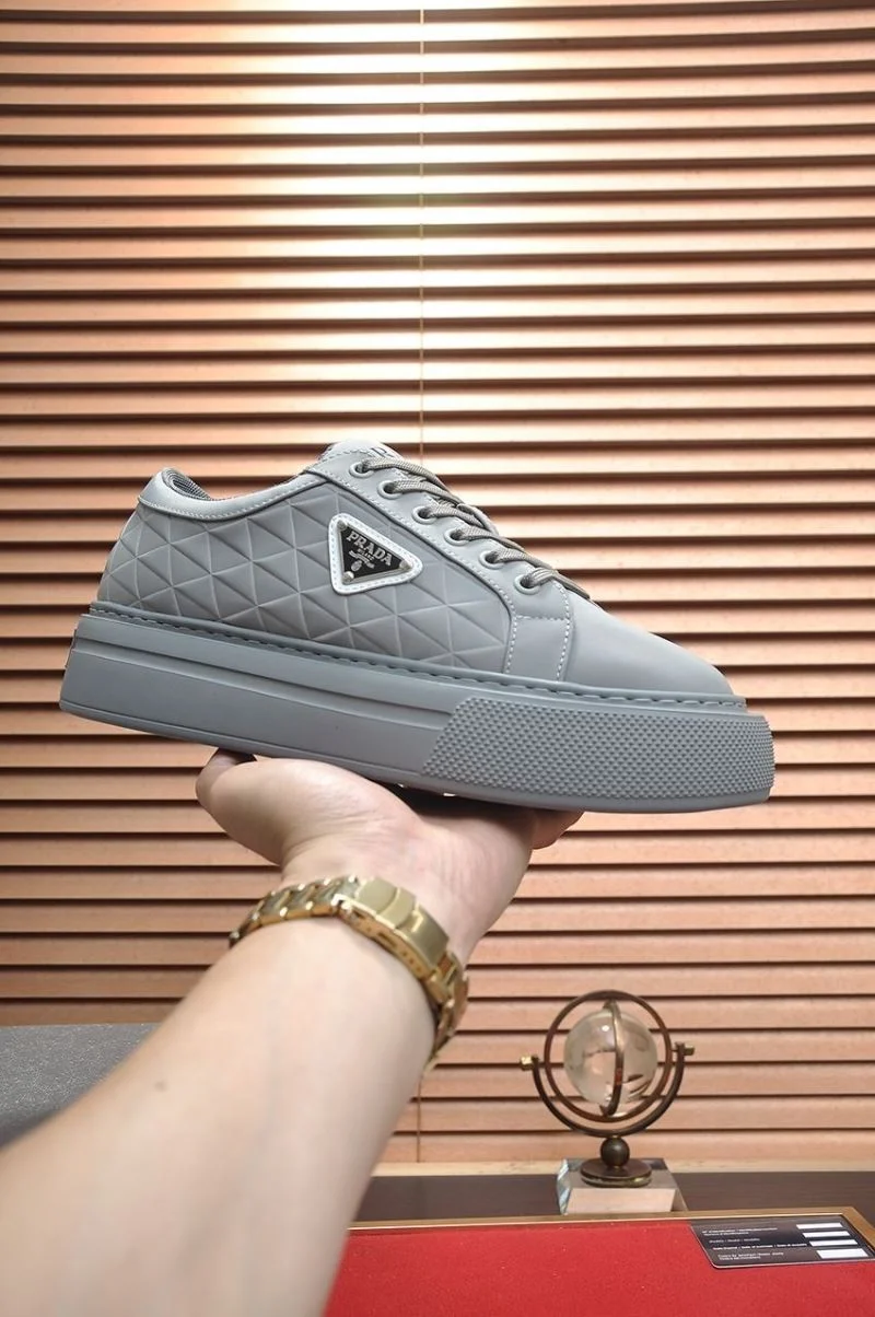 Durable Prada Low Shoes 35224
