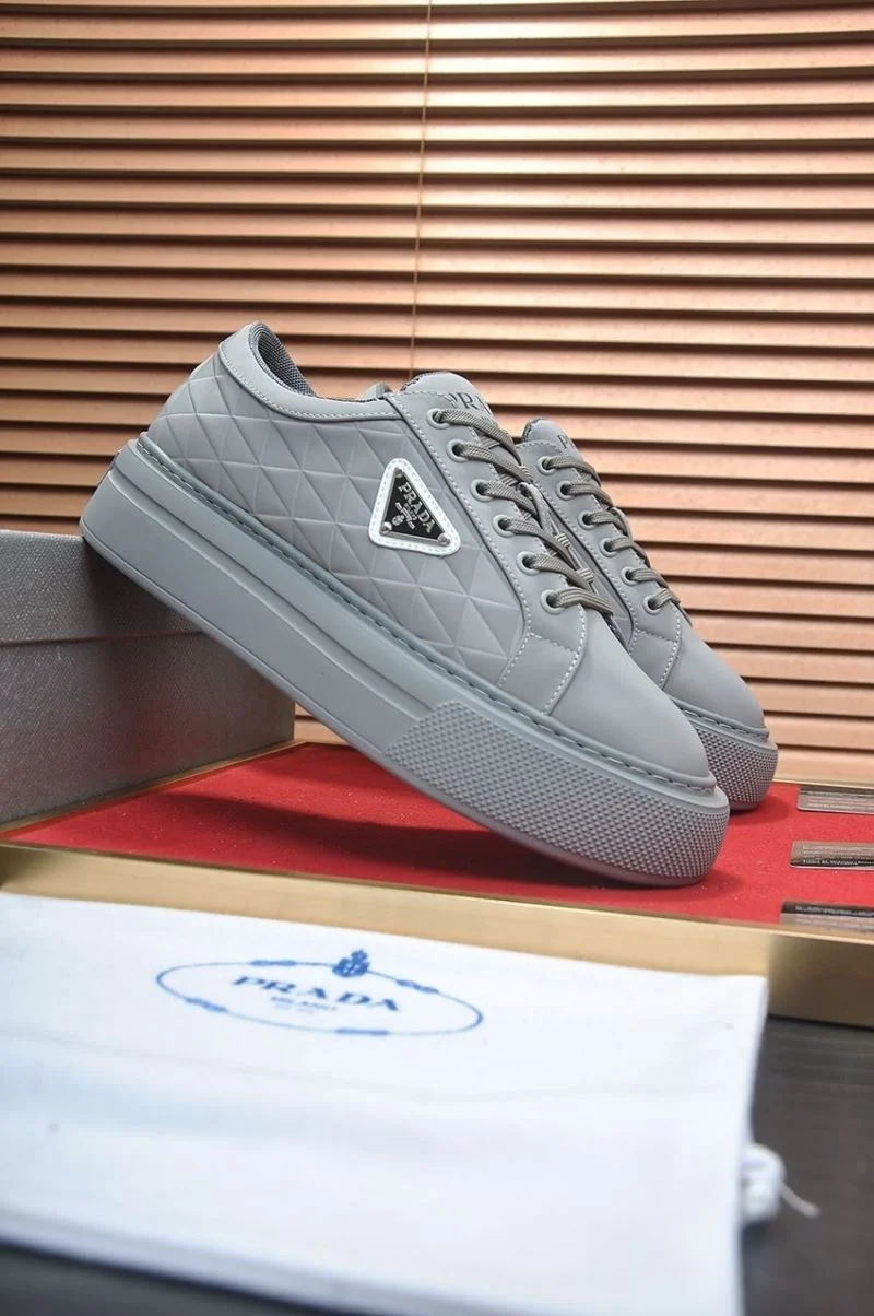 Durable Prada Low Shoes 35224