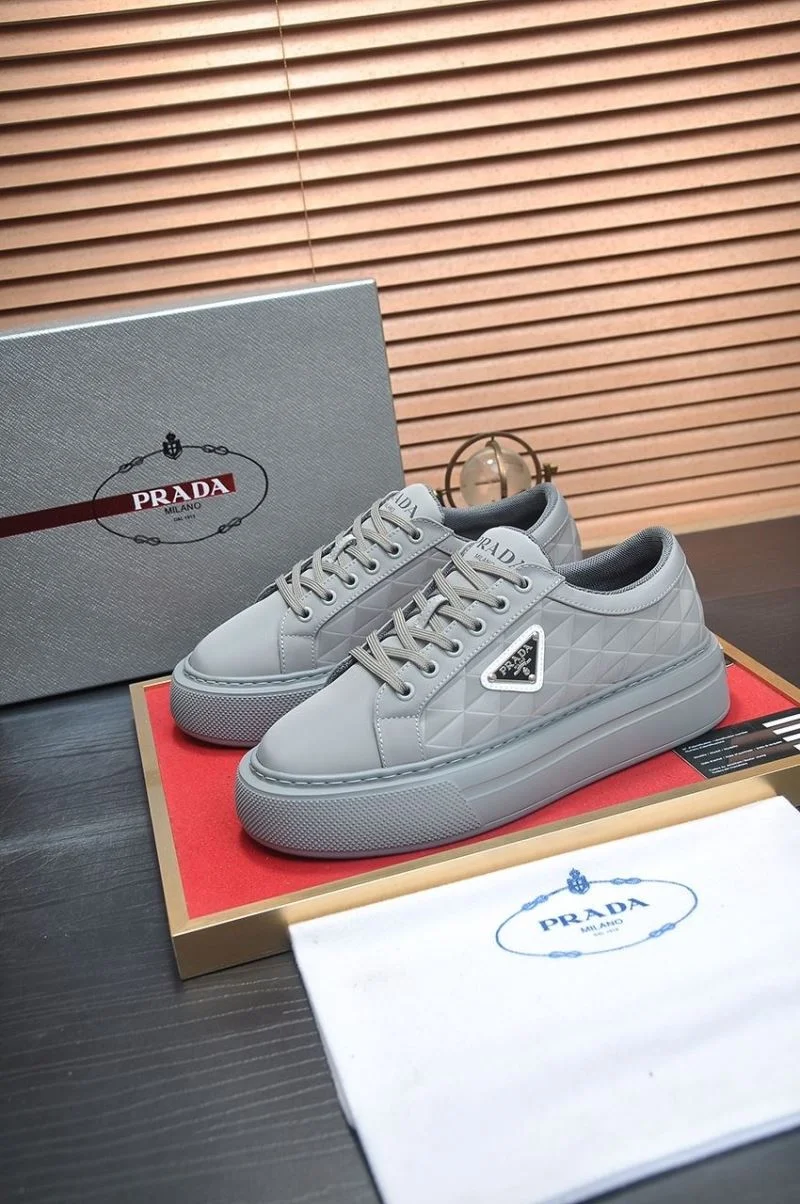 Durable Prada Low Shoes 35224